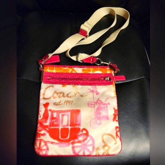 Coach Horse & Carriage Crossbody Messenger Bag, Vintage, Original Coach Charm - Picture 2 of 5